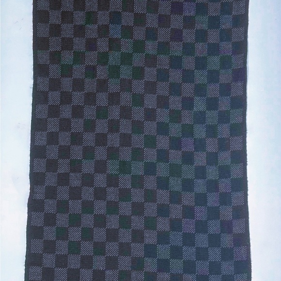 Louis Vuitton Men’s Matching Scarf and Beanie - Picture 4 of 6
